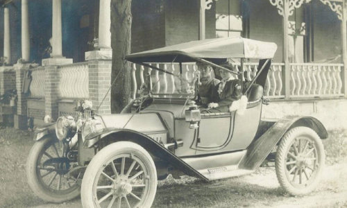 Mr. & Mrs. Gallaugher in car on wedding day, Mulmur, 1915